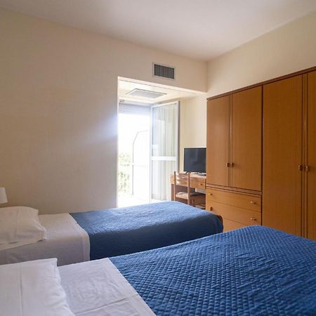 Hotel La Fonte A 300M Uscita A14 Pescara Nord Città Sant'Angelo Buitenkant foto