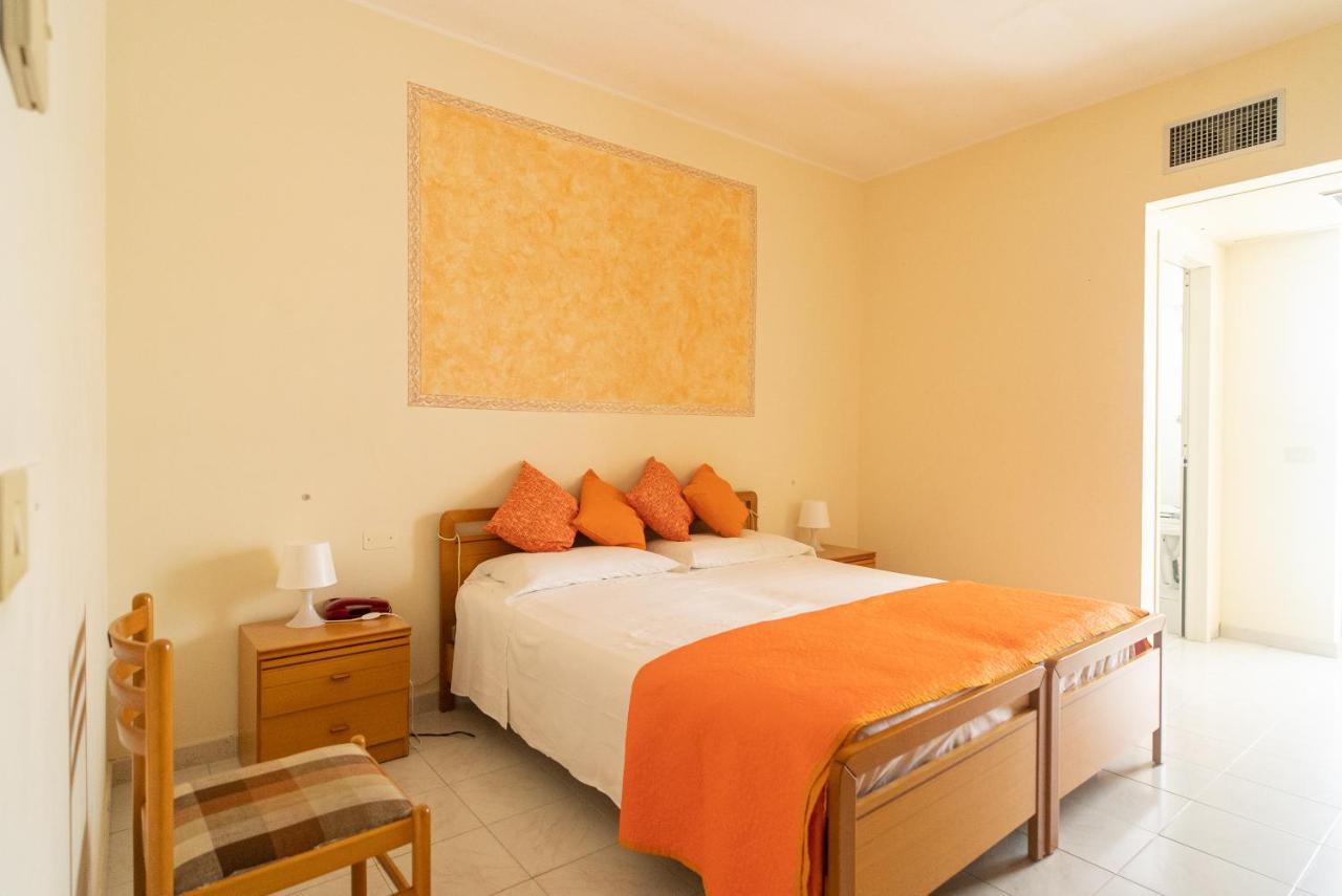 Hotel La Fonte A 300M Uscita A14 Pescara Nord Città Sant'Angelo Buitenkant foto