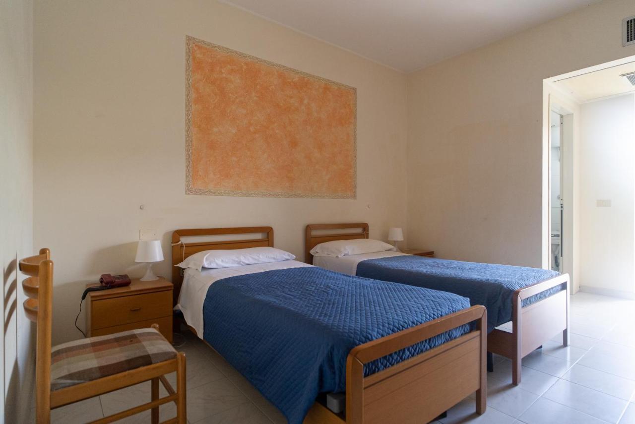 Hotel La Fonte A 300M Uscita A14 Pescara Nord Città Sant'Angelo Buitenkant foto