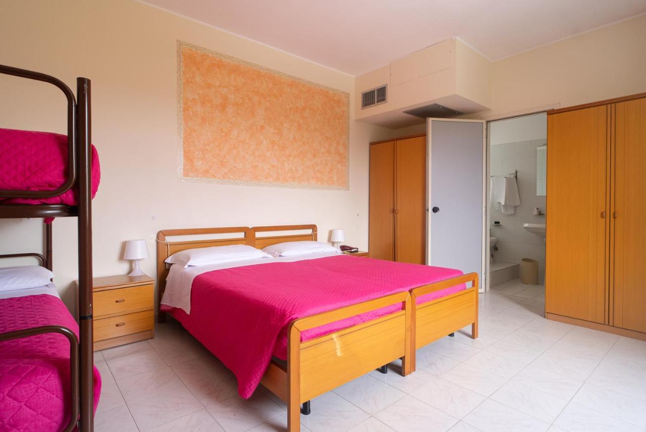 Hotel La Fonte A 300M Uscita A14 Pescara Nord Città Sant'Angelo Buitenkant foto