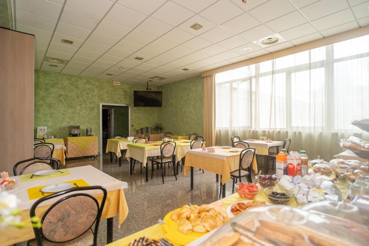 Hotel La Fonte A 300M Uscita A14 Pescara Nord Città Sant'Angelo Buitenkant foto