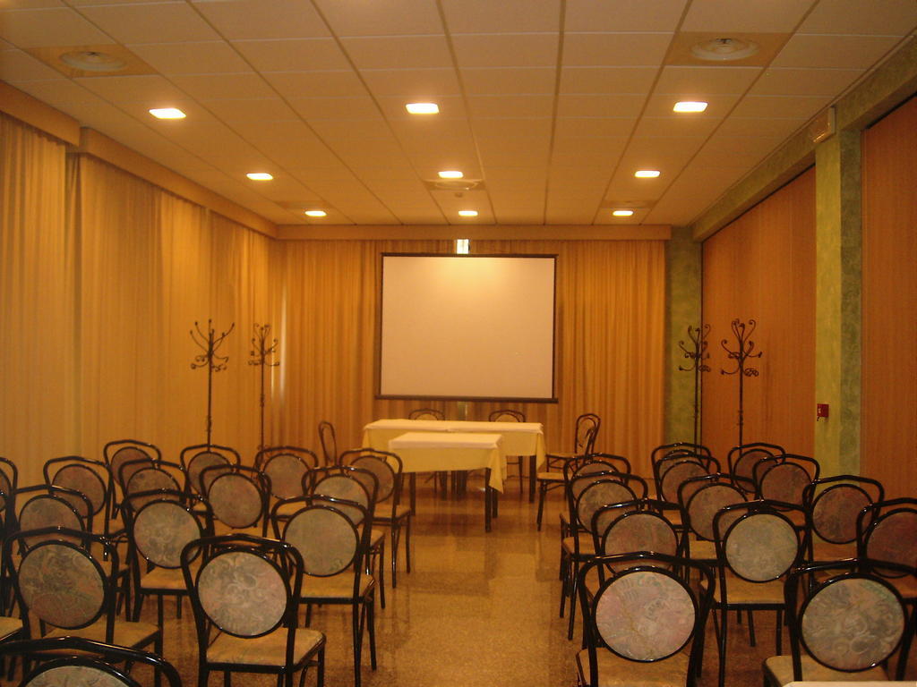 Hotel La Fonte A 300M Uscita A14 Pescara Nord Città Sant'Angelo Buitenkant foto